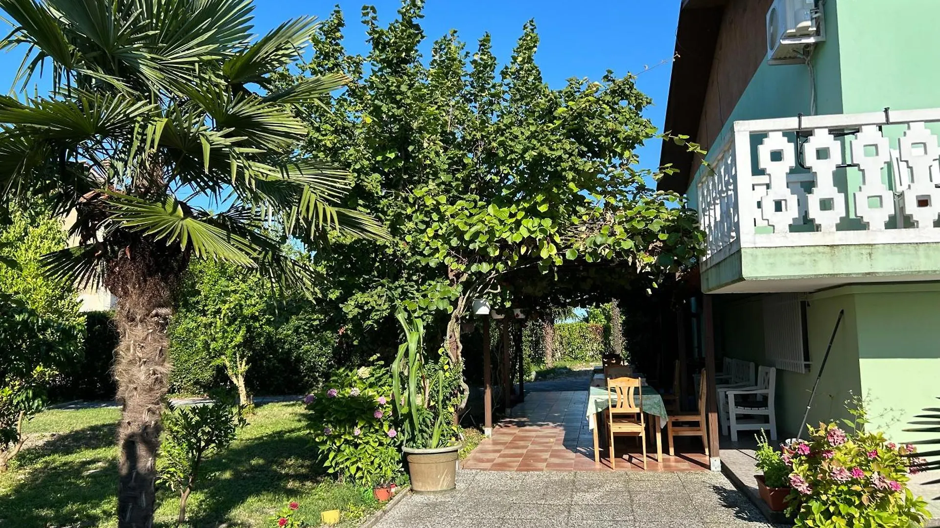Homestay Palma Verde Castello di Brussa Italy